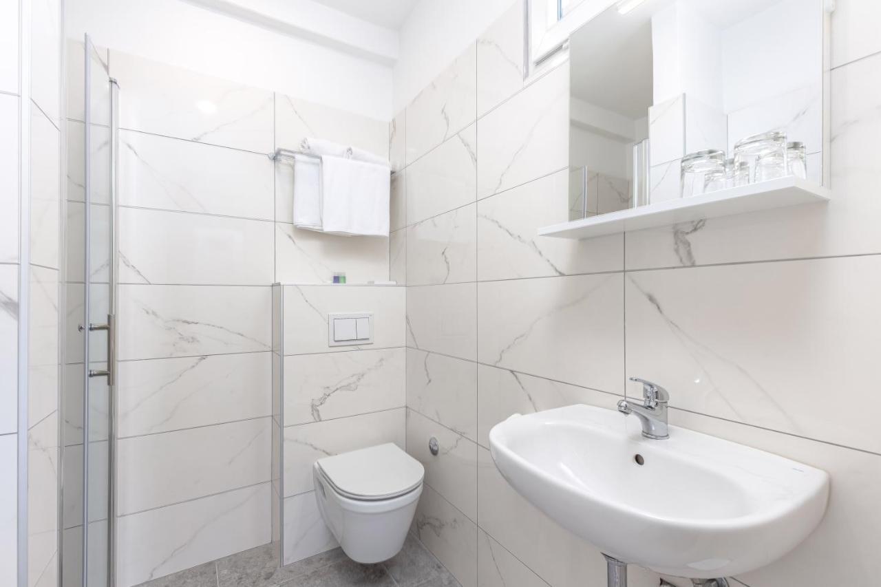 Hotel Paviljoni Slaven 3*