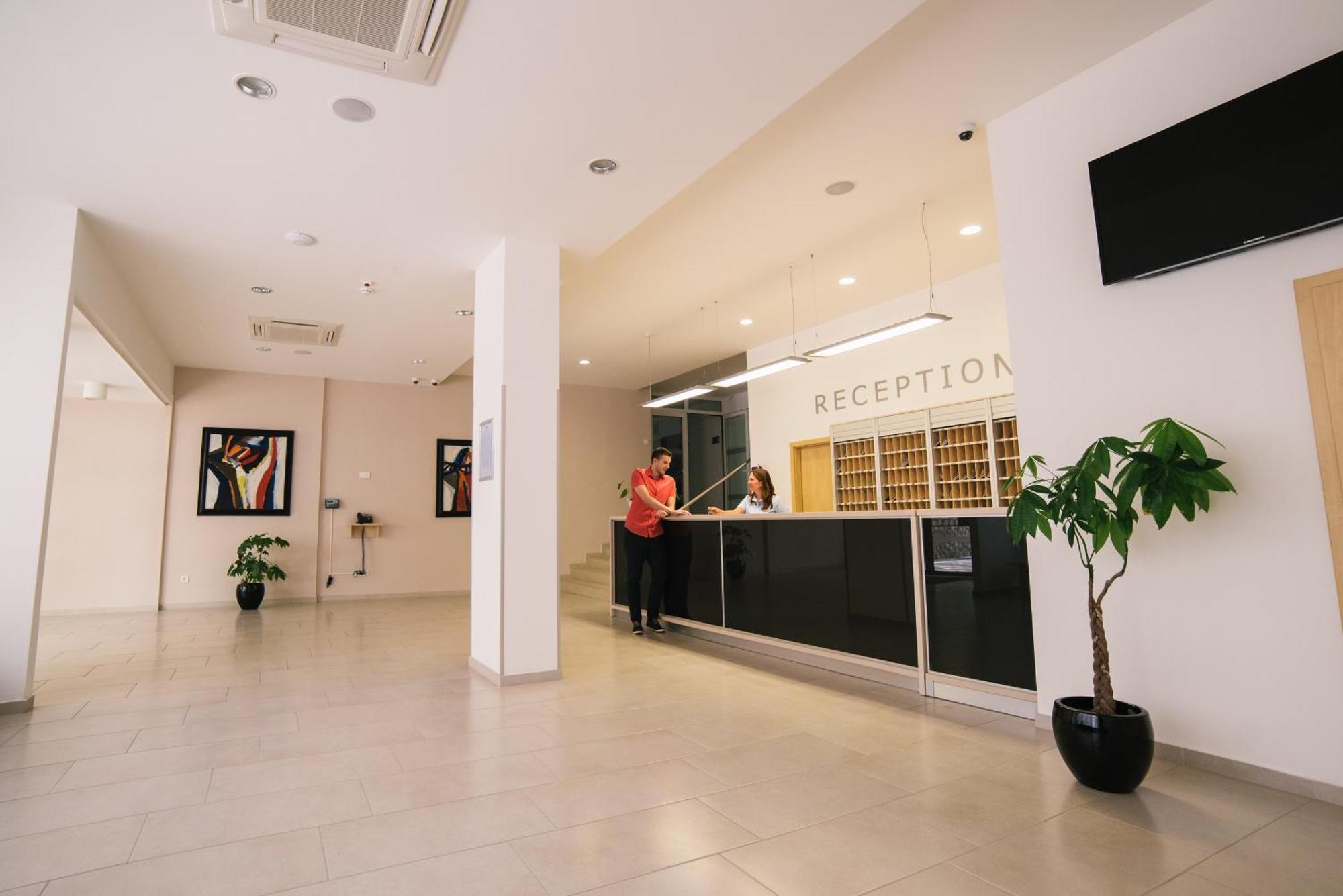Hotel Paviljoni Slaven 3*